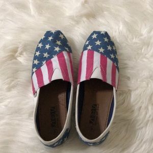 5 for $25🎈American flag shoes